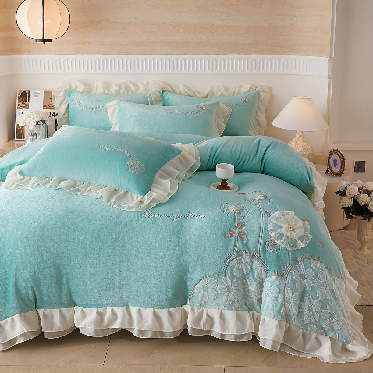 91家纺网 家纺一手货源 找家纺 孟鑫家纺 2025新款230g高克重韩版立体盘花牛奶法式雪纺花边绣花四件套床单床盖款被套-花期如梦系列 花期如梦-湖绿