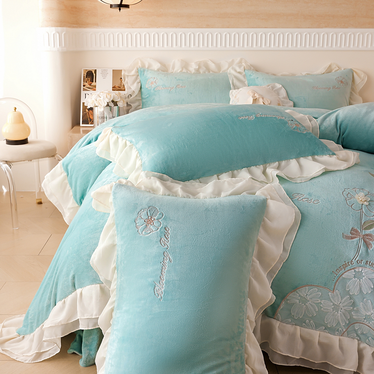 91家纺网 家纺一手货源 找家纺 孟鑫家纺 2025新款230g高克重韩版立体盘花牛奶法式雪纺花边绣花四件套床单床盖款被套-花期如梦系列 花期如梦-湖绿