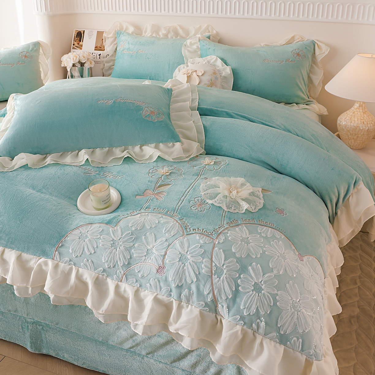 91家纺网 家纺一手货源 找家纺 孟鑫家纺 2025新款230g高克重韩版立体盘花牛奶法式雪纺花边绣花四件套床单床盖款被套-花期如梦系列 花期如梦-湖绿