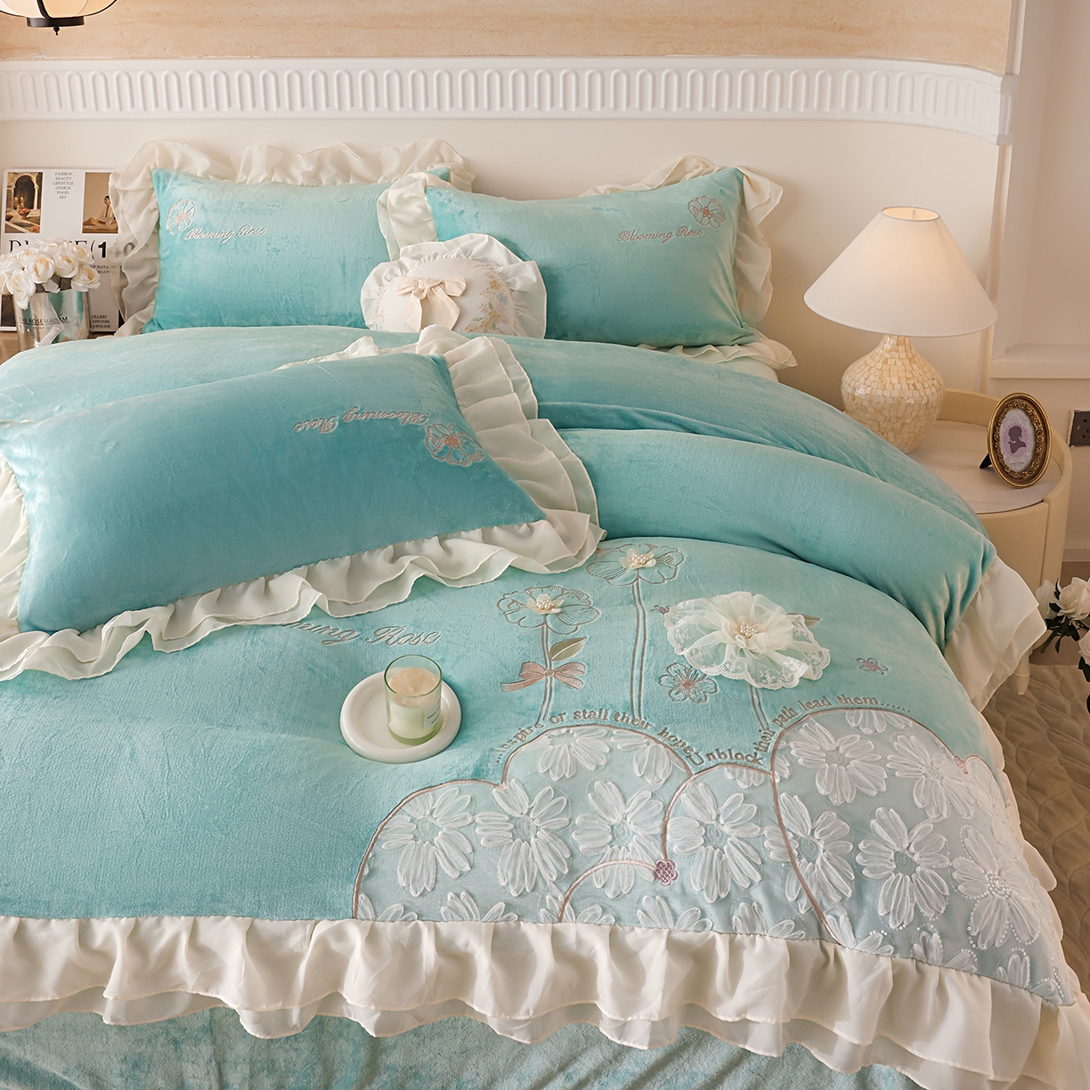 91家纺网 家纺一手货源 找家纺 孟鑫家纺 2025新款230g高克重韩版立体盘花牛奶法式雪纺花边绣花四件套床单床盖款被套-花期如梦系列 花期如梦-湖绿