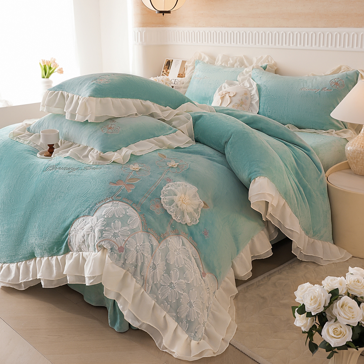 91家纺网 家纺一手货源 找家纺 孟鑫家纺 2025新款230g高克重韩版立体盘花牛奶法式雪纺花边绣花四件套床单床盖款被套-花期如梦系列 花期如梦-湖绿