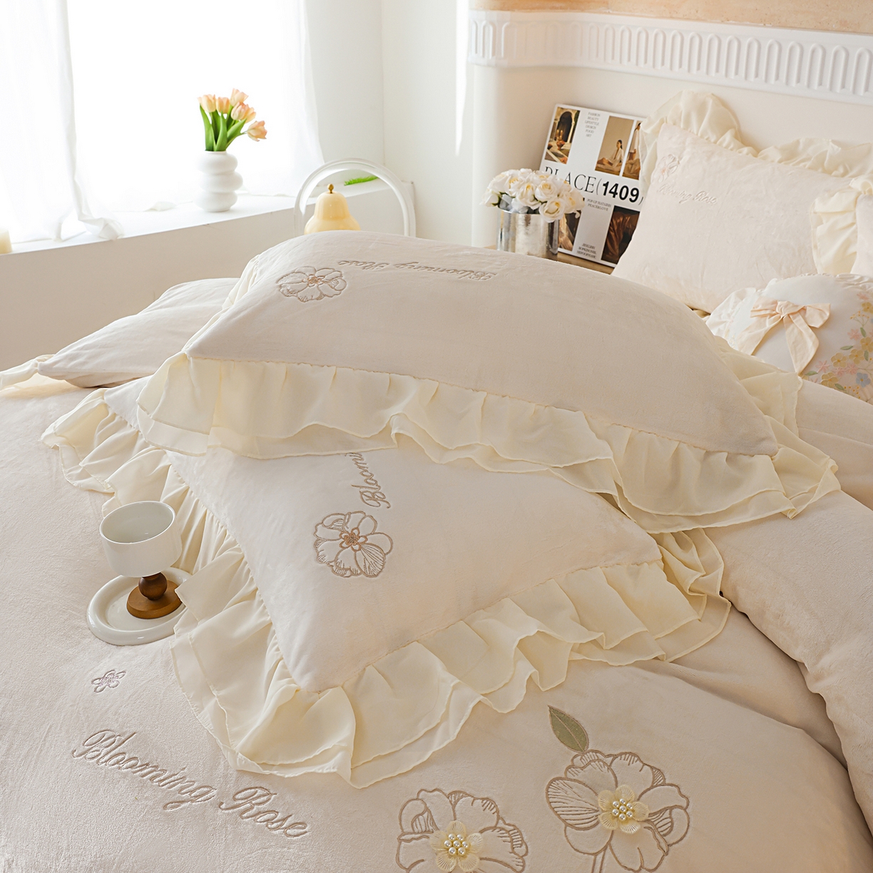 91家纺网 家纺一手货源 找家纺 孟鑫家纺 2025新款230g高克重韩版立体盘花牛奶法式雪纺花边绣花四件套床单床盖款被套-花期如梦系列 花期如梦-奶昔白