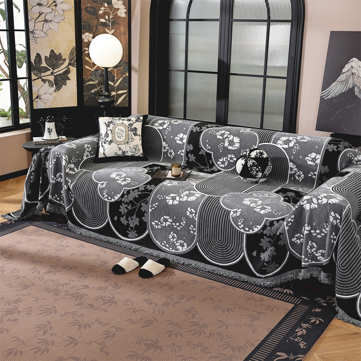 91家纺网 家纺一手货源 找家纺 共鸣沙发垫 2025新款亲肤舒适雪尼尔玉兰黑色沙发巾 秋与黑色 180x380cm沙发巾