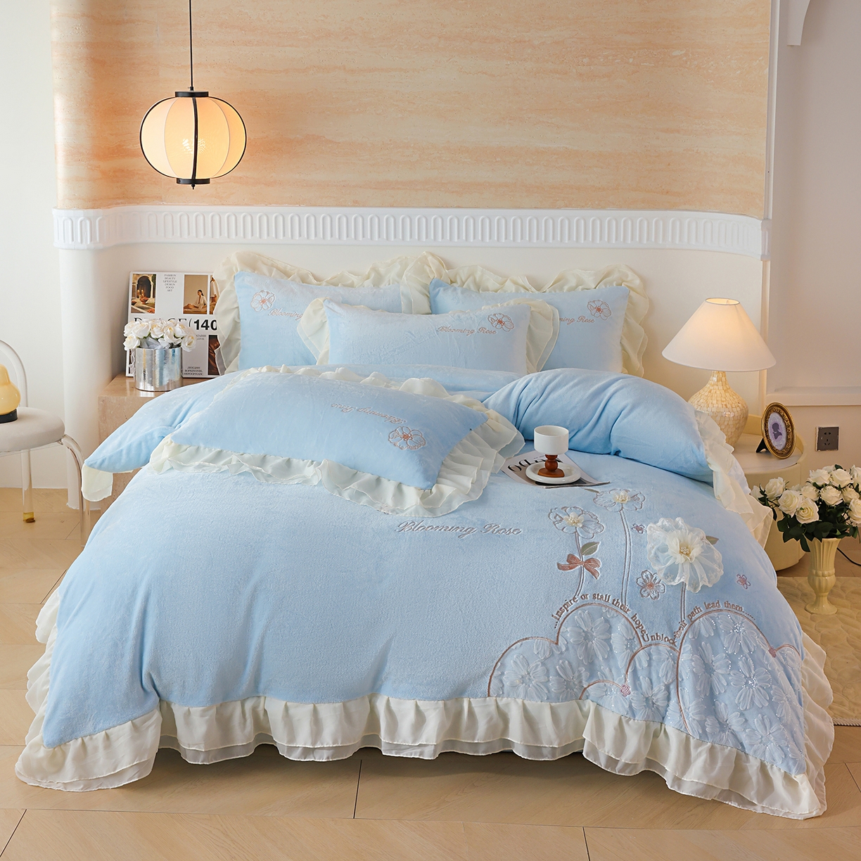 91家纺网 家纺一手货源 找家纺 孟鑫家纺 2025新款230g高克重韩版立体盘花牛奶法式雪纺花边绣花四件套床单床盖款被套-花期如梦系列 花期如梦-天空蓝