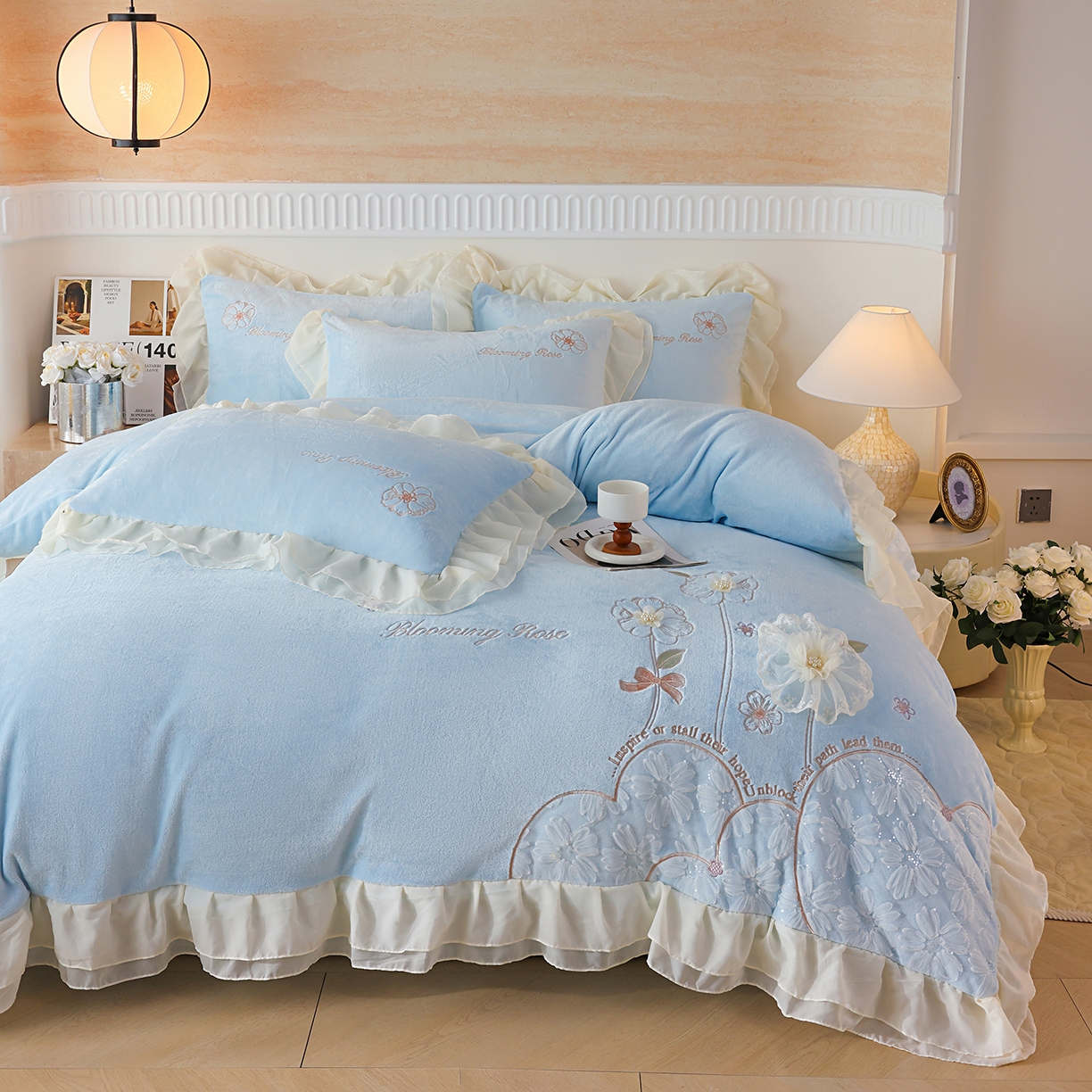 91家纺网 家纺一手货源 找家纺 孟鑫家纺 2025新款230g高克重韩版立体盘花牛奶法式雪纺花边绣花四件套床单床盖款被套-花期如梦系列 花期如梦-天空蓝