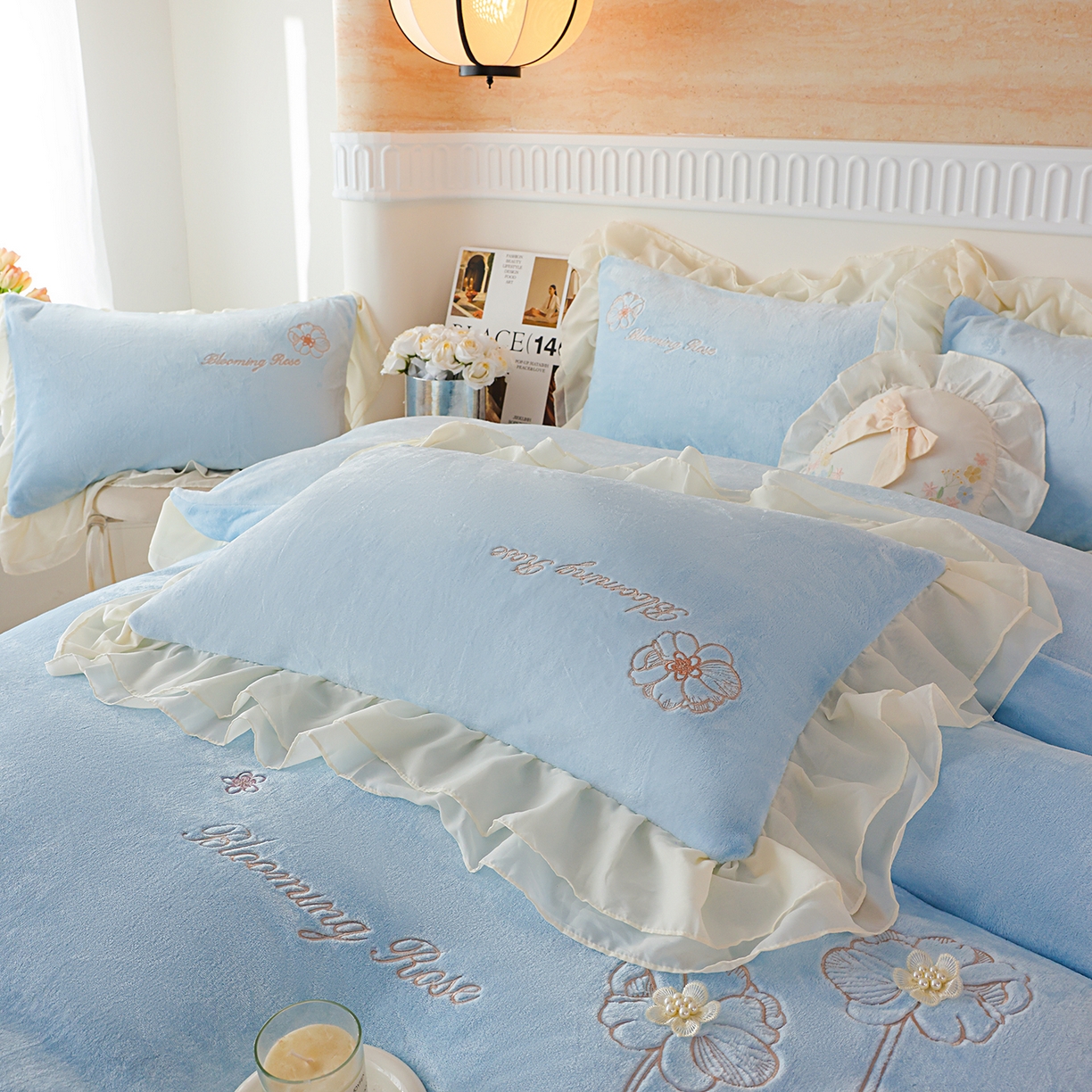 91家纺网 家纺一手货源 找家纺 孟鑫家纺 2025新款230g高克重韩版立体盘花牛奶法式雪纺花边绣花四件套床单床盖款被套-花期如梦系列 花期如梦-天空蓝