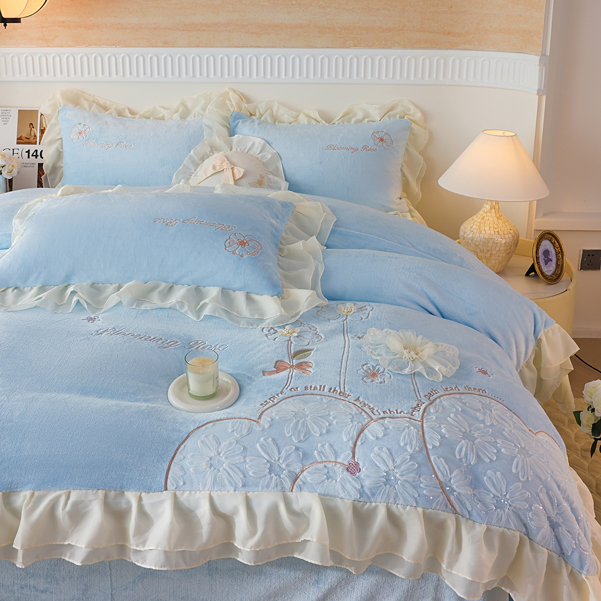 91家纺网 家纺一手货源 找家纺 孟鑫家纺 2025新款230g高克重韩版立体盘花牛奶法式雪纺花边绣花四件套床单床盖款被套-花期如梦系列 花期如梦-天空蓝