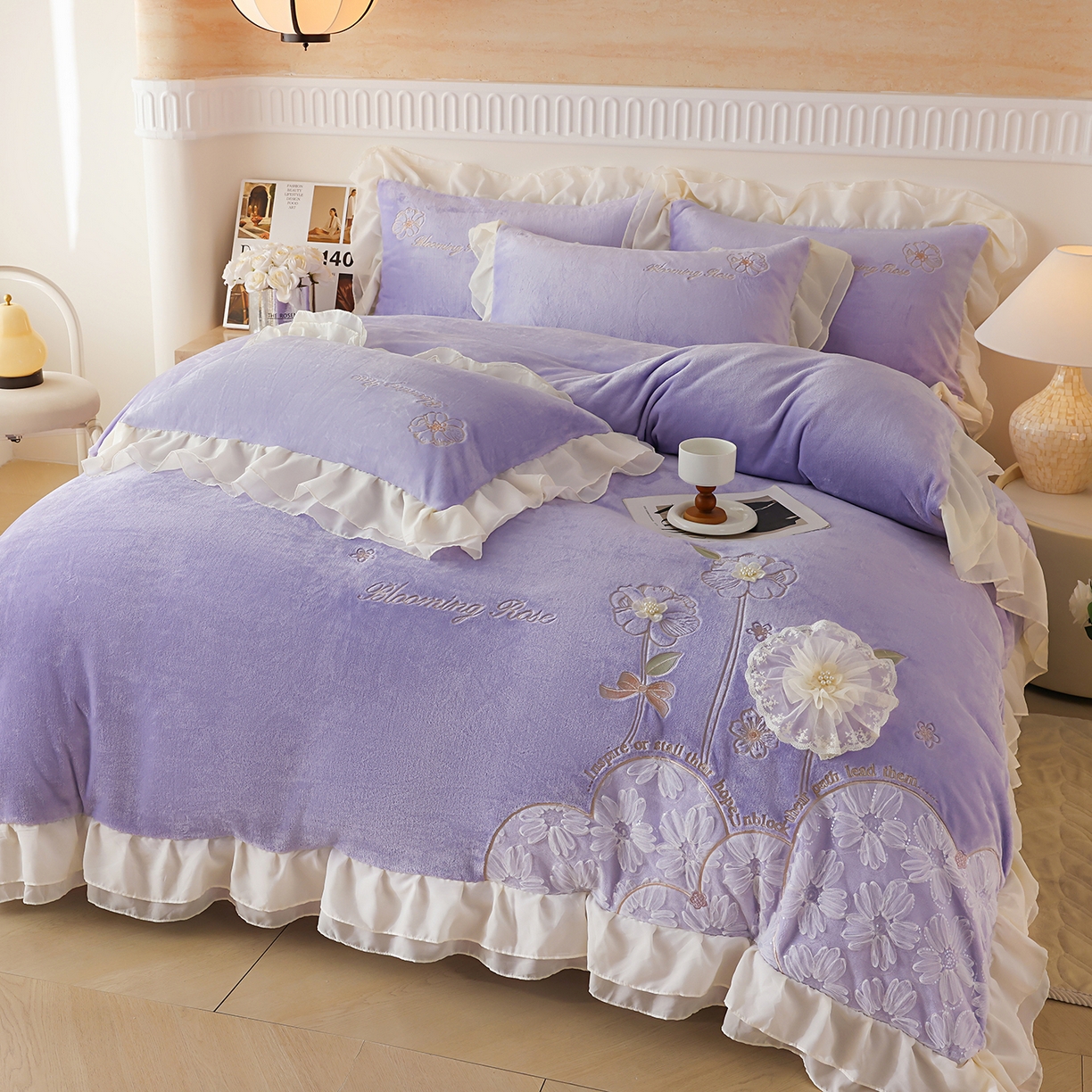 91家纺网 家纺一手货源 找家纺 孟鑫家纺 2025新款230g高克重韩版立体盘花牛奶法式雪纺花边绣花四件套床单床盖款被套-花期如梦系列 花期如梦-香芋紫
