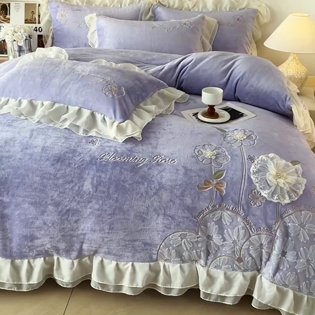 91家纺网 家纺一手货源 找家纺 孟鑫家纺 2025新款230g高克重韩版立体盘花牛奶法式雪纺花边绣花四件套床单床盖款被套-花期如梦系列 花期如梦-香芋紫