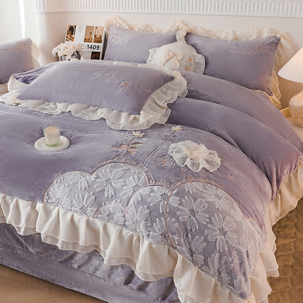 91家纺网 家纺一手货源 找家纺 孟鑫家纺 2025新款230g高克重韩版立体盘花牛奶法式雪纺花边绣花四件套床单床盖款被套-花期如梦系列 花期如梦-紫灰色