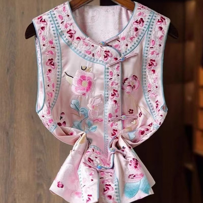 91家纺网 家纺一手货源 找家纺 洛兰沙家居馆【只代发】【只代发】 2025新款复古织锦缎细纱棉麻拼接马甲背心刺绣中式盘扣上衣 48