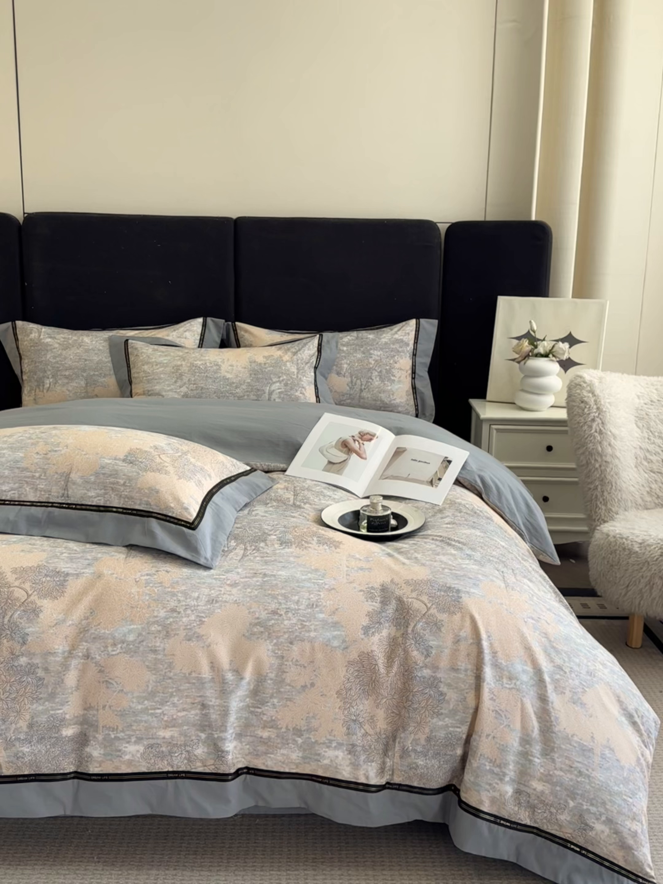 91家纺网 家纺一手货源 找家纺 博纳家纺 2025新款亲肤舒适全棉纯棉磨毛撞色四件套-千山暮雪【控价劵后258（严格按控价来）】 童话森林