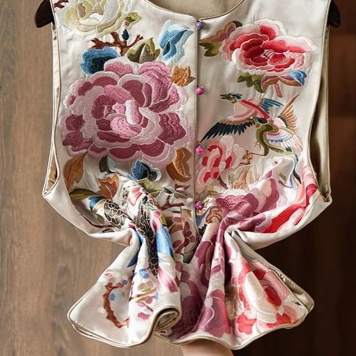 91家纺网 家纺一手货源 找家纺 洛兰沙家居馆【只代发】【只代发】 2025新款复古织锦缎细纱棉麻拼接马甲背心刺绣中式盘扣上衣 49