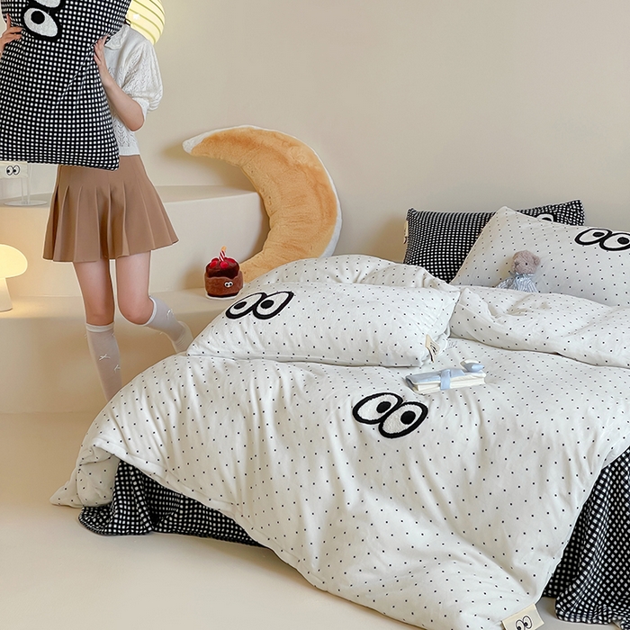 桃子家居 2025新款A类ins毛巾绣显眼包撞色格子玛卡龙加厚牛奶绒织标四件套时尚模特 绒-显眼包黑白格