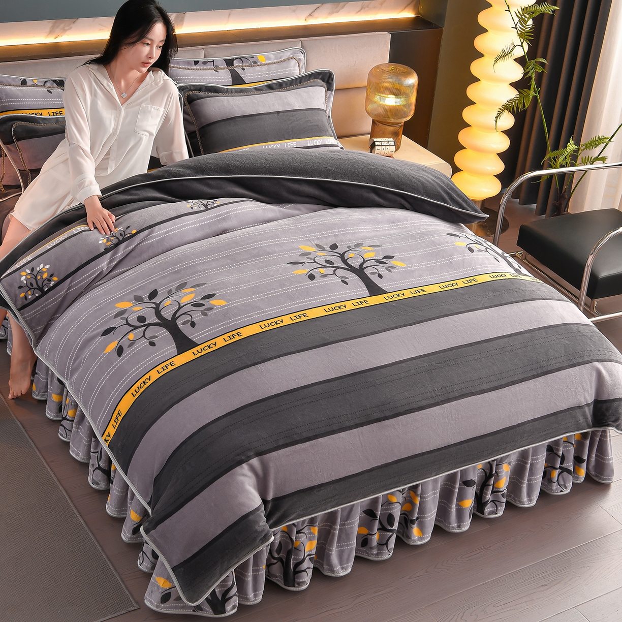 91家纺网 家纺一手货源 找家纺 （总）董成龙家纺 2025新款高克重9-10斤加厚印花超柔牛奶绒爆款法莱绒金貂绒床裙四件套控价