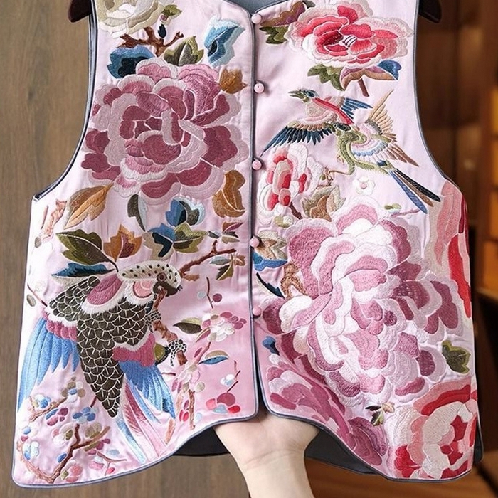 91家纺网 家纺一手货源 找家纺 洛兰沙家居馆【只代发】【只代发】 2025新款复古织锦缎细纱棉麻拼接马甲背心刺绣中式盘扣上衣 51