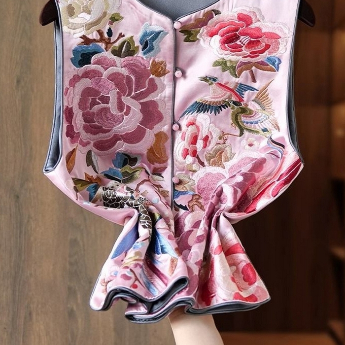 91家纺网 家纺一手货源 找家纺 洛兰沙家居馆【只代发】【只代发】 2025新款复古织锦缎细纱棉麻拼接马甲背心刺绣中式盘扣上衣 51