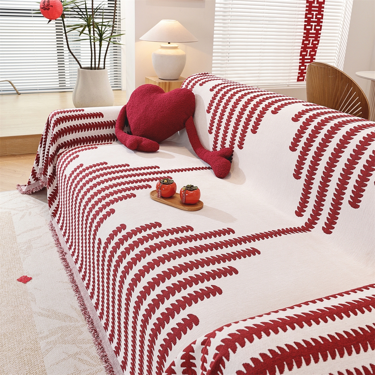 91家纺网 家纺一手货源 找家纺 共鸣沙发垫 2025新款亲肤舒适雪尼尔玉兰喜庆红色沙发巾 拾忆红色 180x130cm沙发巾