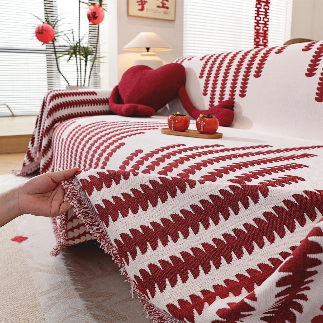 91家纺网 家纺一手货源 找家纺 共鸣沙发垫 2025新款亲肤舒适雪尼尔玉兰喜庆红色沙发巾 拾忆红色 180x130cm沙发巾