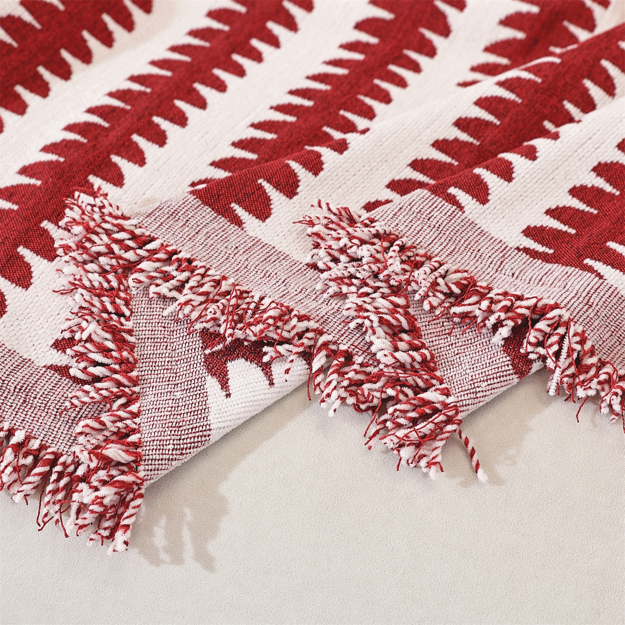 91家纺网 家纺一手货源 找家纺 共鸣沙发垫 2025新款亲肤舒适雪尼尔玉兰喜庆红色沙发巾 拾忆红色 180x130cm沙发巾