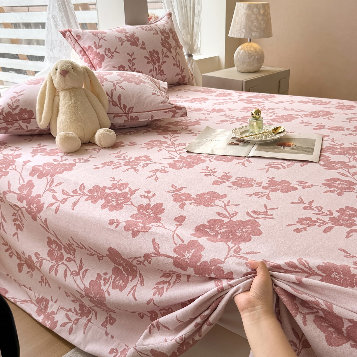 91家纺网 家纺一手货源 找家纺 壹贝家纺 2025新款A类100%全棉纯棉磨毛床单单床单床单单件 梅花印-粉