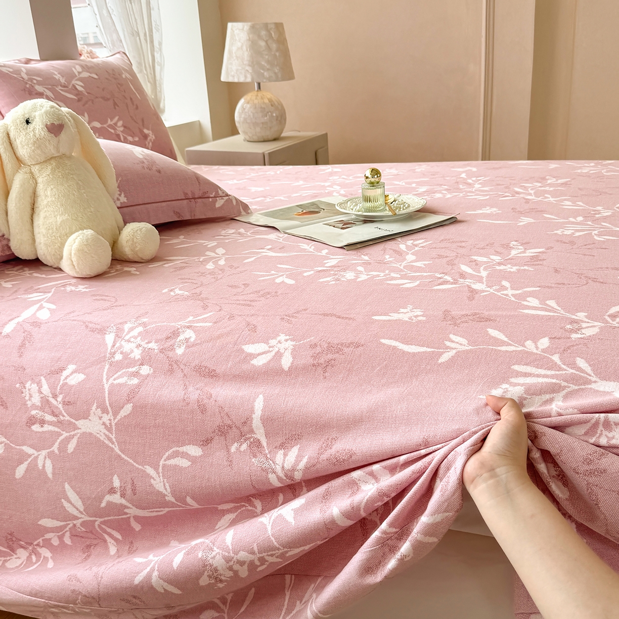 91家纺网 家纺一手货源 找家纺 壹贝家纺 2025新款A类100%全棉纯棉磨毛床单单床单床单单件 春和景明-粉