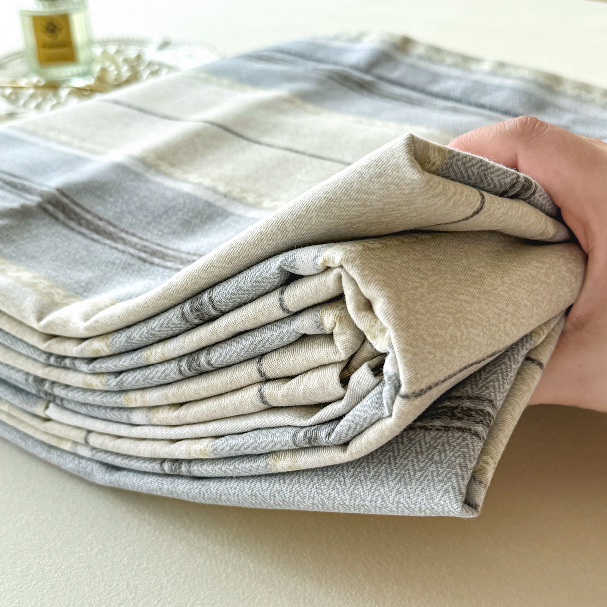 91家纺网 家纺一手货源 找家纺 壹贝家纺 2025新款A类100%全棉纯棉磨毛床单单床单床单单件 凡尔赛-灰