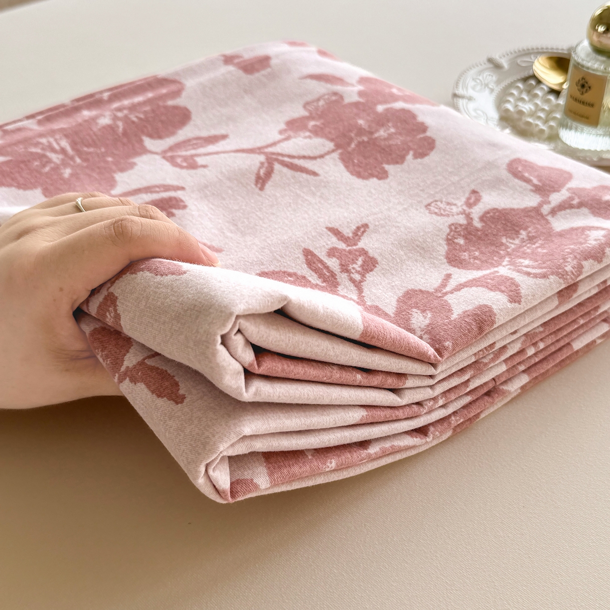 91家纺网 家纺一手货源 找家纺 壹贝家纺 2025新款A类100%全棉纯棉磨毛床单单床单床单单件 梅花印-粉