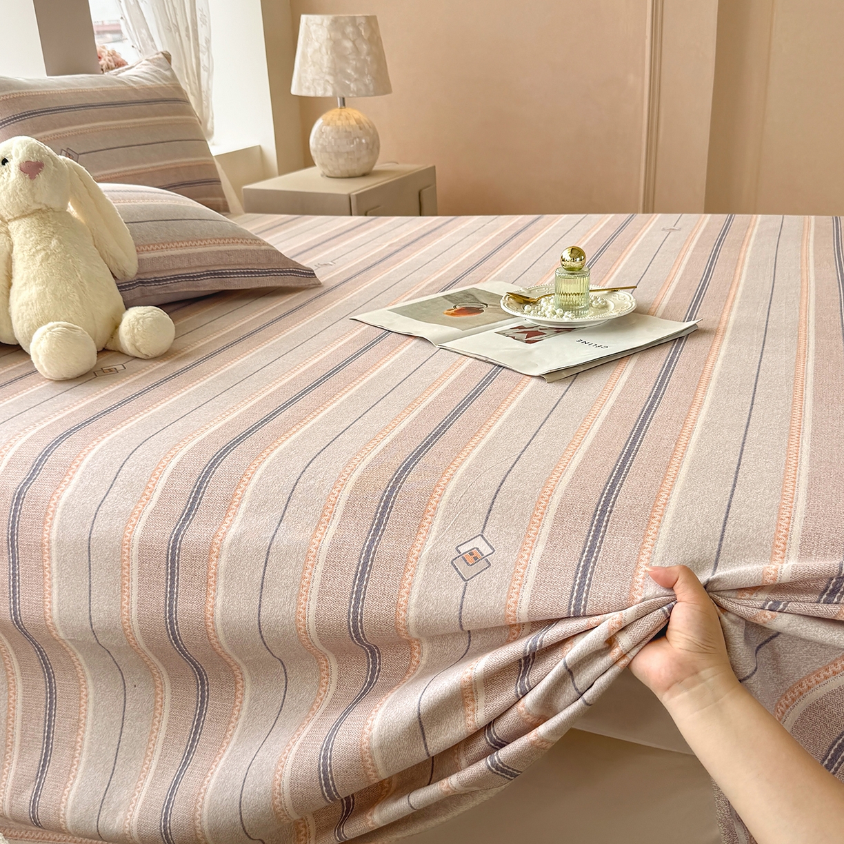 91家纺网 家纺一手货源 找家纺 壹贝家纺 2025新款A类100%全棉纯棉磨毛床单单床单床单单件 凡尔赛-桔