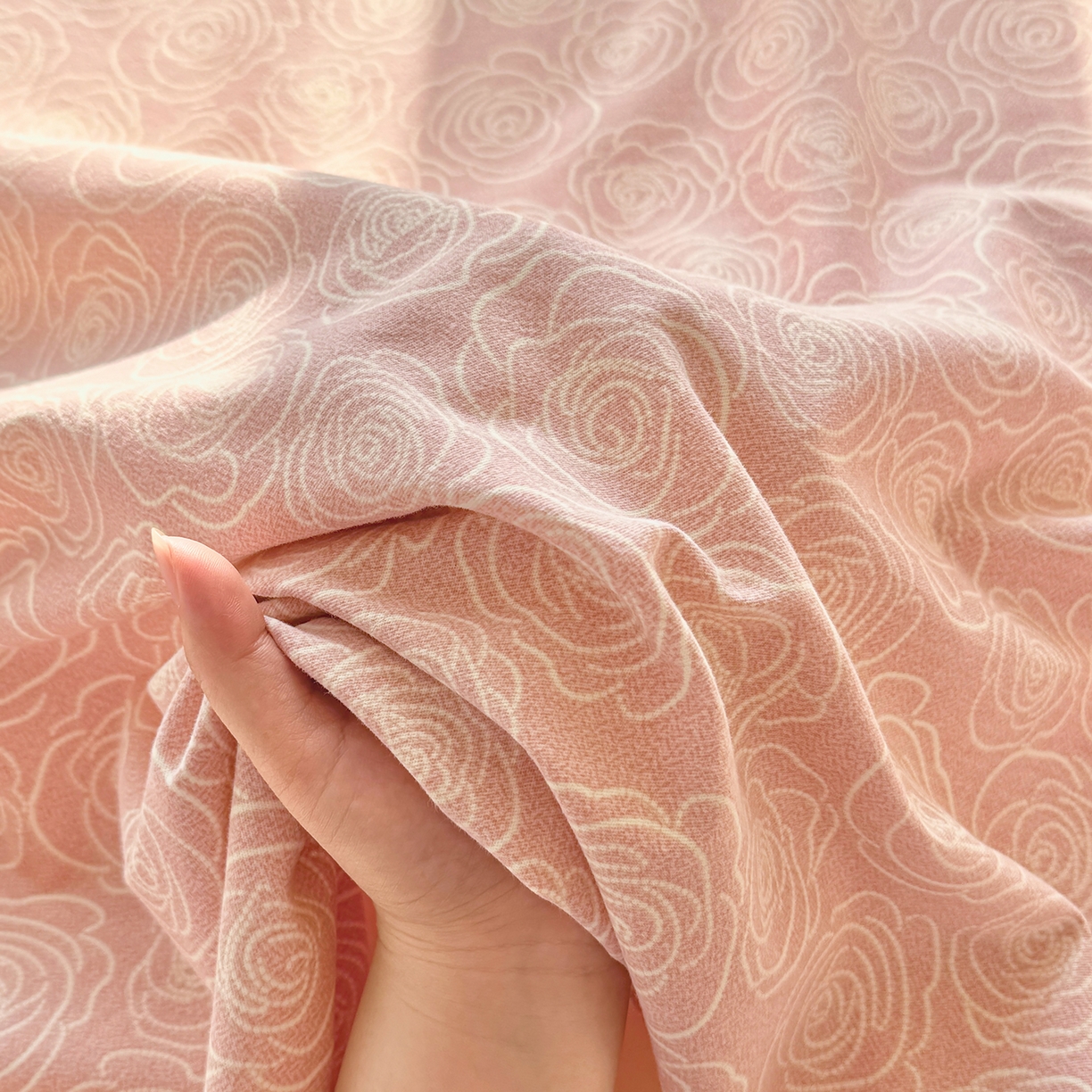 91家纺网 家纺一手货源 找家纺 壹贝家纺 2025新款A类100%全棉纯棉磨毛床单单床单床单单件 玫瑰情缘-粉