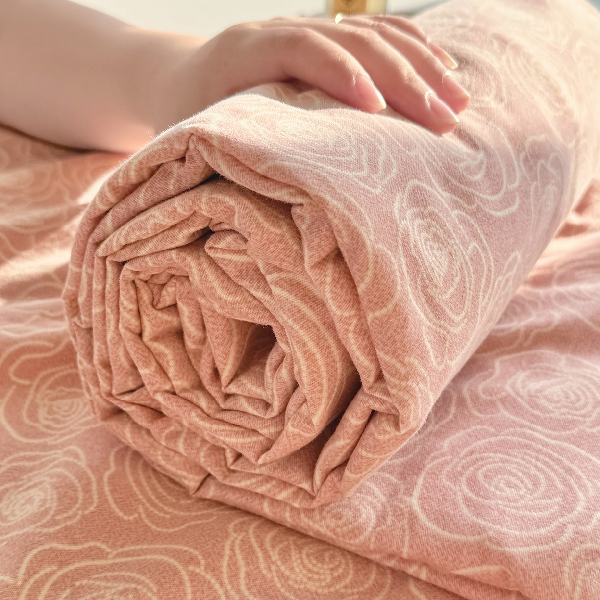 91家纺网 家纺一手货源 找家纺 壹贝家纺 2025新款A类100%全棉纯棉磨毛床单单床单床单单件 玫瑰情缘-粉