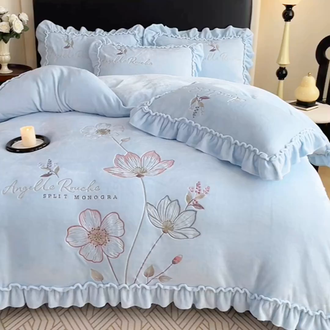 91家纺网 家纺一手货源 找家纺 （总）孟鑫家纺 2025新款220克高克重韩版立体花边牛奶法式绣花四件套床单床盖款被套-浪漫花园系列