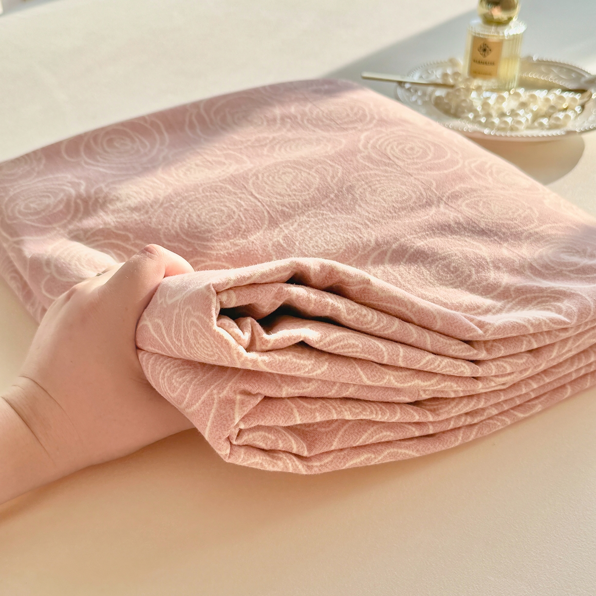 91家纺网 家纺一手货源 找家纺 壹贝家纺 2025新款A类100%全棉纯棉磨毛床单单床单床单单件 玫瑰情缘-粉