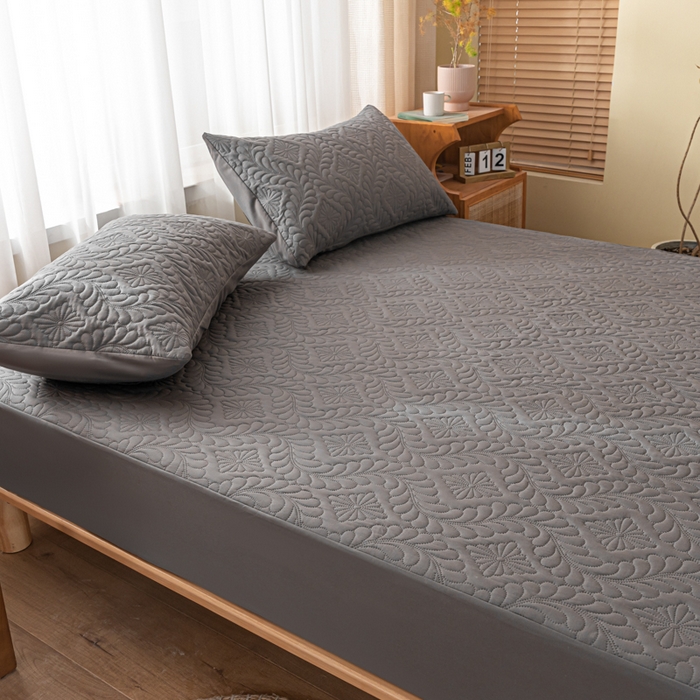 91家纺网 家纺一手货源 找家纺 梵克保罗 2025新款简约纯色水洗棉防水夹棉床笠 绅士灰