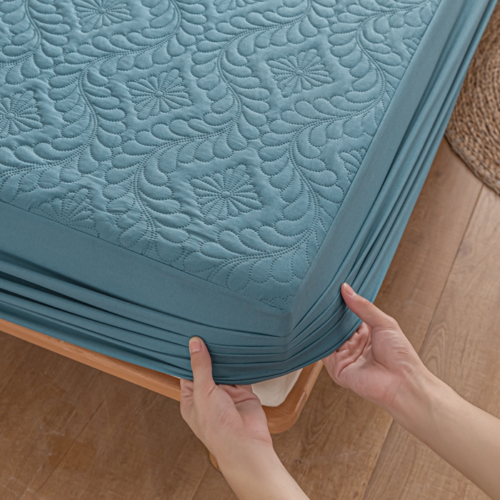 91家纺网 家纺一手货源 找家纺 梵克保罗 2025新款简约纯色水洗棉防水夹棉床笠 宾利蓝