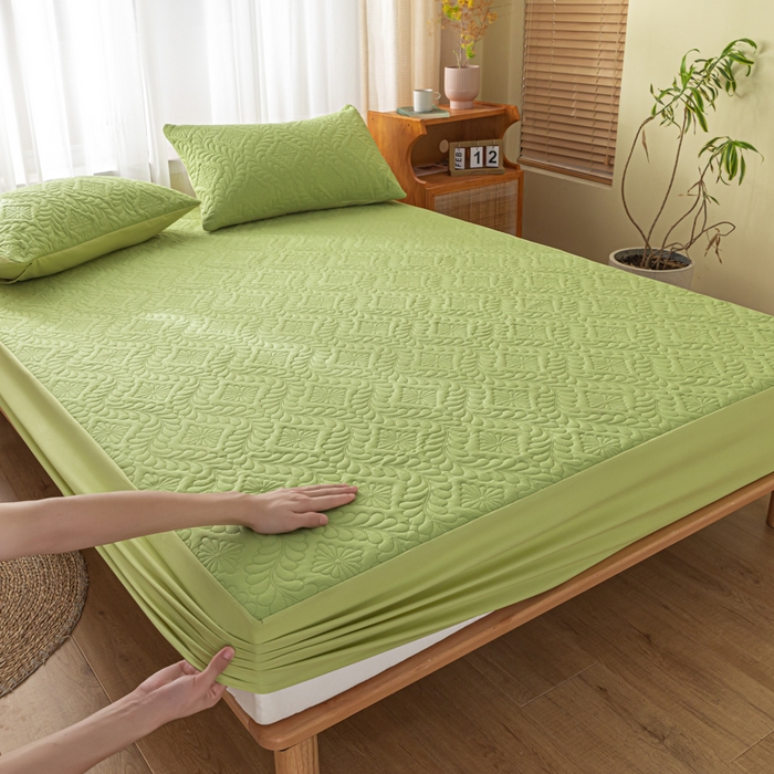 91家纺网 家纺一手货源 找家纺 梵克保罗 2025新款简约纯色水洗棉防水夹棉床笠 小草绿