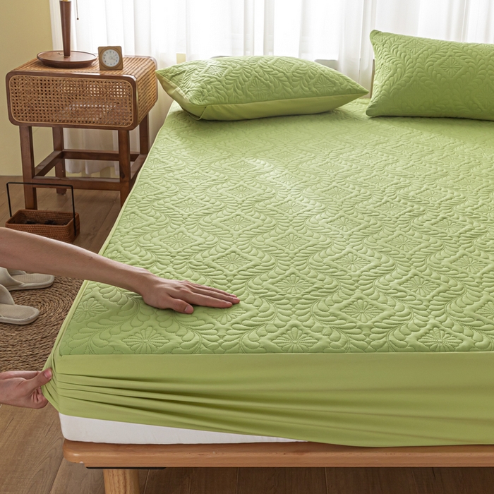 91家纺网 家纺一手货源 找家纺 梵克保罗 2025新款简约纯色水洗棉防水夹棉床笠 小草绿