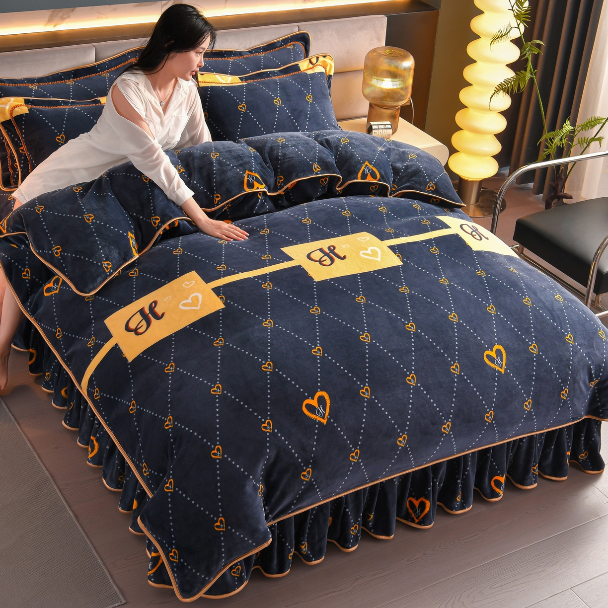 91家纺网 家纺一手货源 找家纺 （总）董成龙家纺 2025新款高克重9-10斤加厚印花超柔牛奶绒爆款法莱绒金貂绒床裙四件套控价