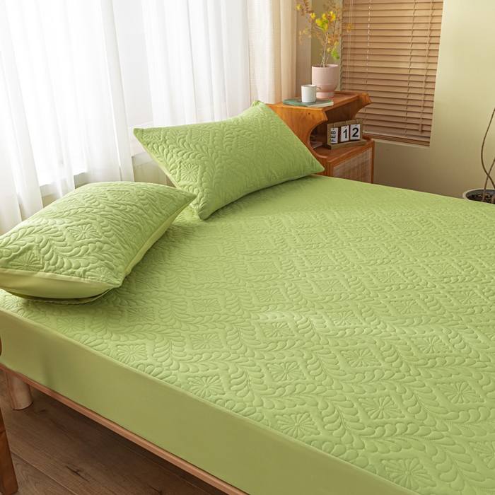 91家纺网 家纺一手货源 找家纺 梵克保罗 2025新款简约纯色水洗棉防水夹棉床笠 小草绿