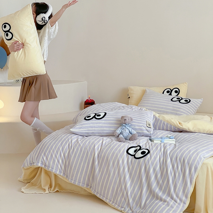 桃子家居 2025新款A类ins毛巾绣显眼包撞色格子玛卡龙加厚牛奶绒织标四件套时尚模特 绒-显眼包紫条黄