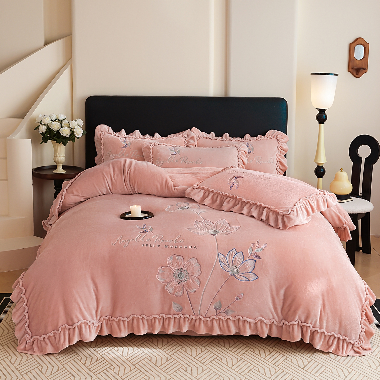 91家纺网 家纺一手货源 找家纺 （总）孟鑫家纺 2025新款220克高克重韩版立体花边牛奶法式绣花四件套床单床盖款被套-浪漫花园系列