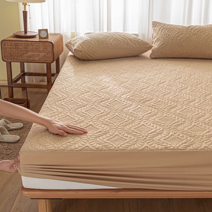 91家纺网 家纺一手货源 找家纺 梵克保罗 2025新款简约纯色水洗棉防水夹棉床笠 浅卡其