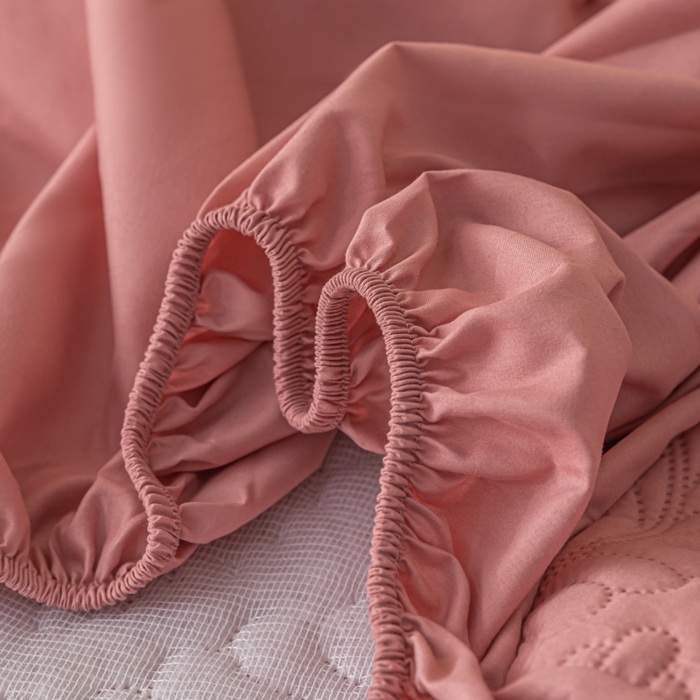 91家纺网 家纺一手货源 找家纺 梵克保罗 2025新款简约纯色水洗棉防水夹棉床笠 公主粉