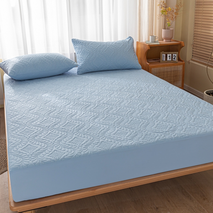 91家纺网 家纺一手货源 找家纺 梵克保罗 2025新款简约纯色水洗棉防水夹棉床笠 海洋蓝