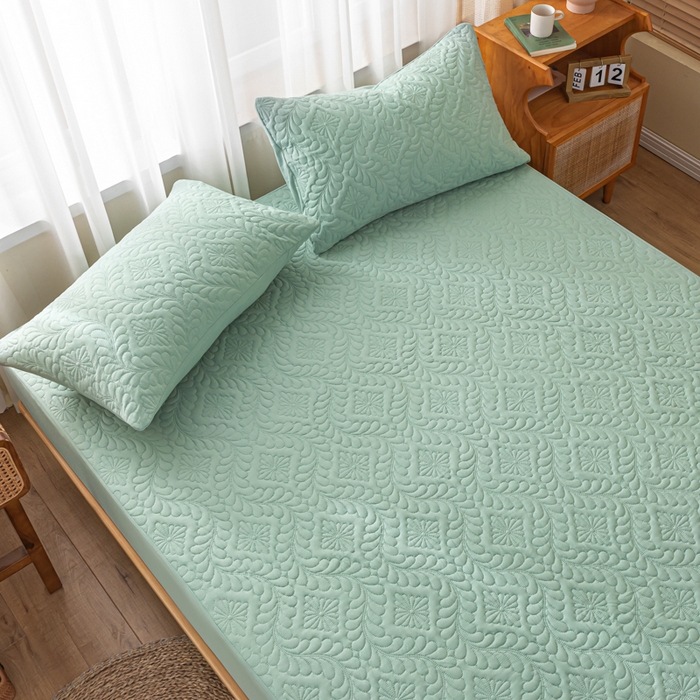 91家纺网 家纺一手货源 找家纺 梵克保罗 2025新款简约纯色水洗棉防水夹棉床笠 墨绿