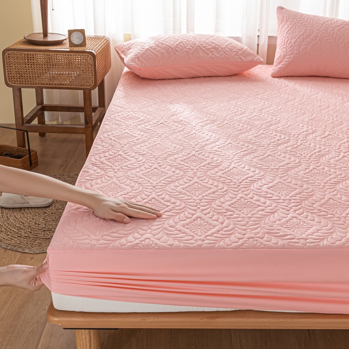 91家纺网 家纺一手货源 找家纺 梵克保罗 2025新款简约纯色水洗棉防水夹棉床笠 浅粉