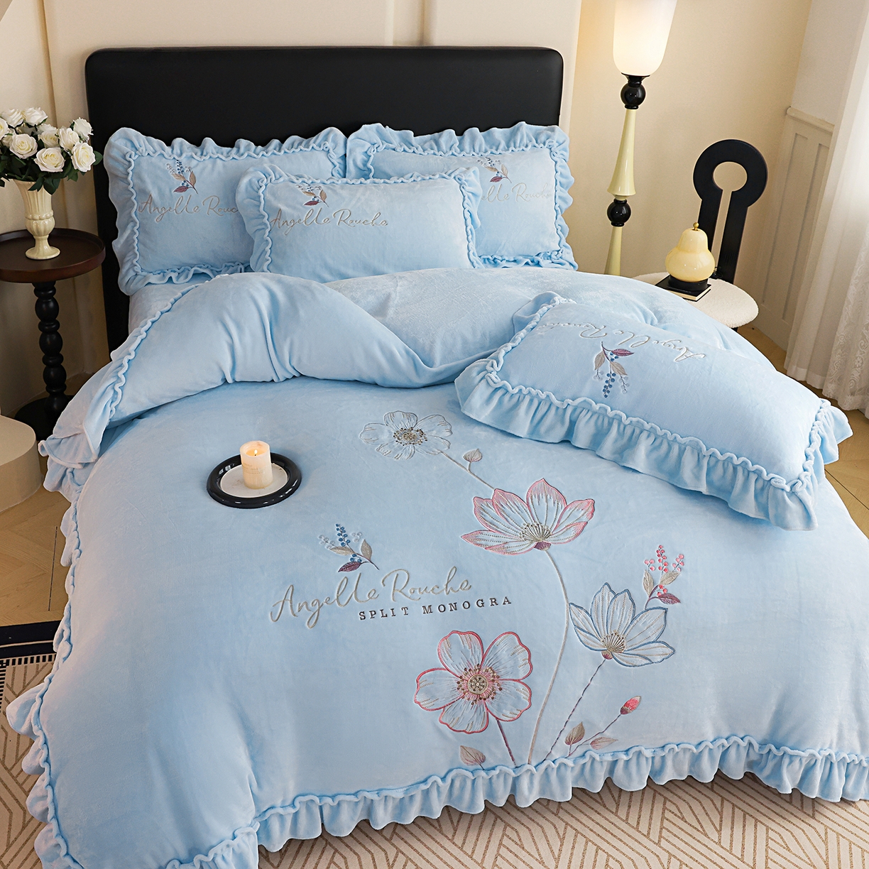 91家纺网 家纺一手货源 找家纺 孟鑫家纺 2025新款220克高克重韩版立体花边牛奶法式绣花四件套床单床盖款被套-浪漫花园系列 浪漫花园-天空兰