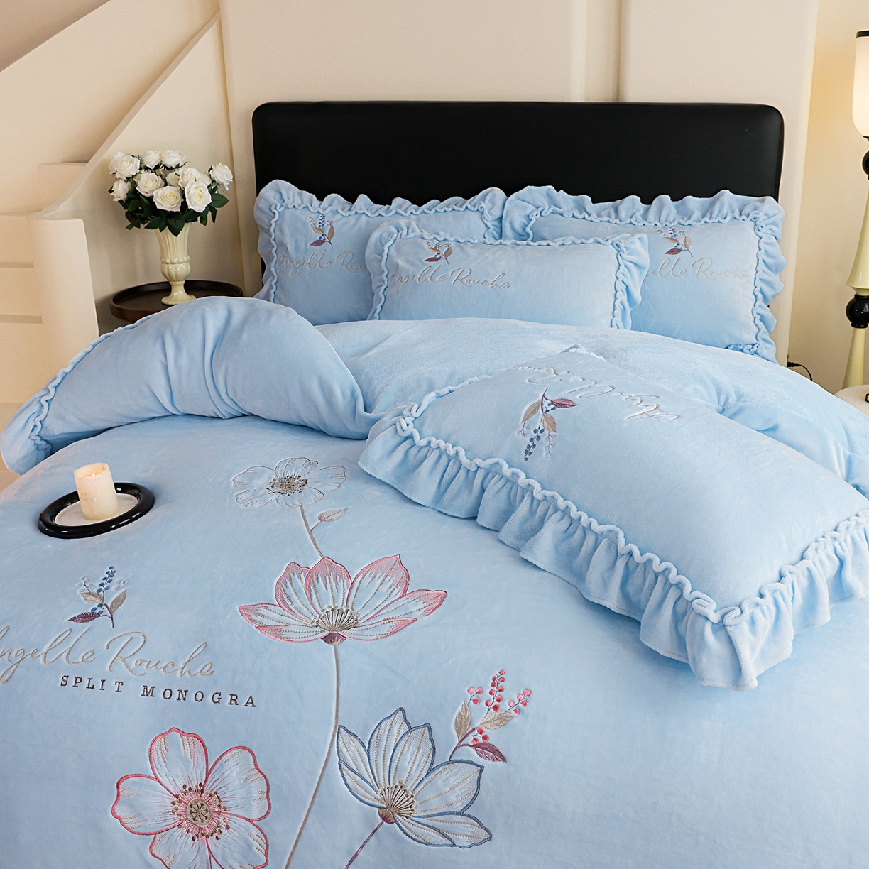 91家纺网 家纺一手货源 找家纺 孟鑫家纺 2025新款220克高克重韩版立体花边牛奶法式绣花四件套床单床盖款被套-浪漫花园系列 浪漫花园-天空兰