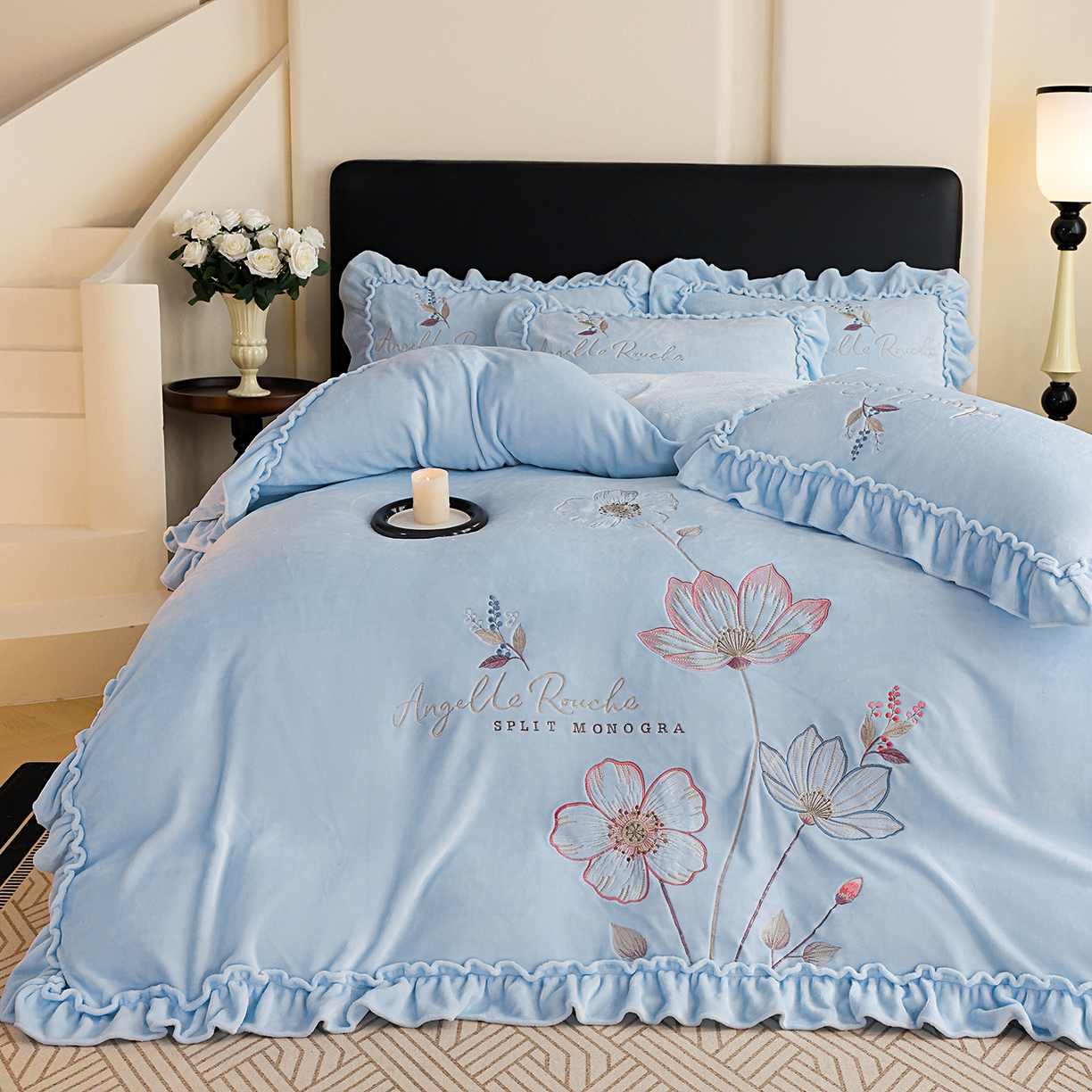 91家纺网 家纺一手货源 找家纺 孟鑫家纺 2025新款220克高克重韩版立体花边牛奶法式绣花四件套床单床盖款被套-浪漫花园系列 浪漫花园-天空兰