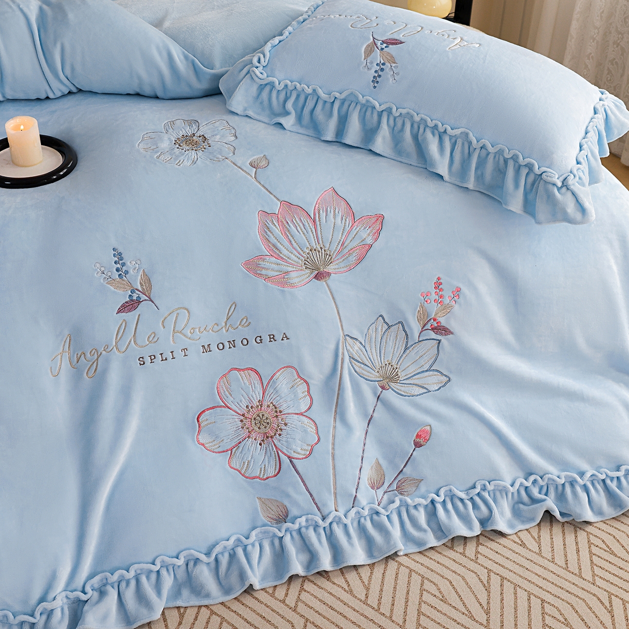 91家纺网 家纺一手货源 找家纺 孟鑫家纺 2025新款220克高克重韩版立体花边牛奶法式绣花四件套床单床盖款被套-浪漫花园系列 浪漫花园-天空兰